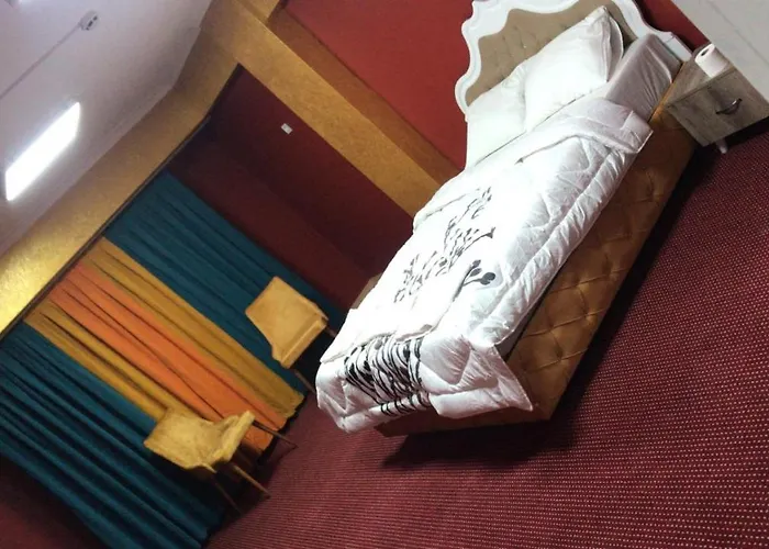 מלון Bagcilar Suites